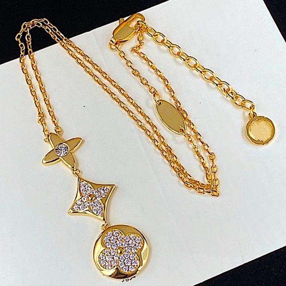 Gold Flour Leaf Clover Cubic Zircon Necklace - Picture 4 of 6